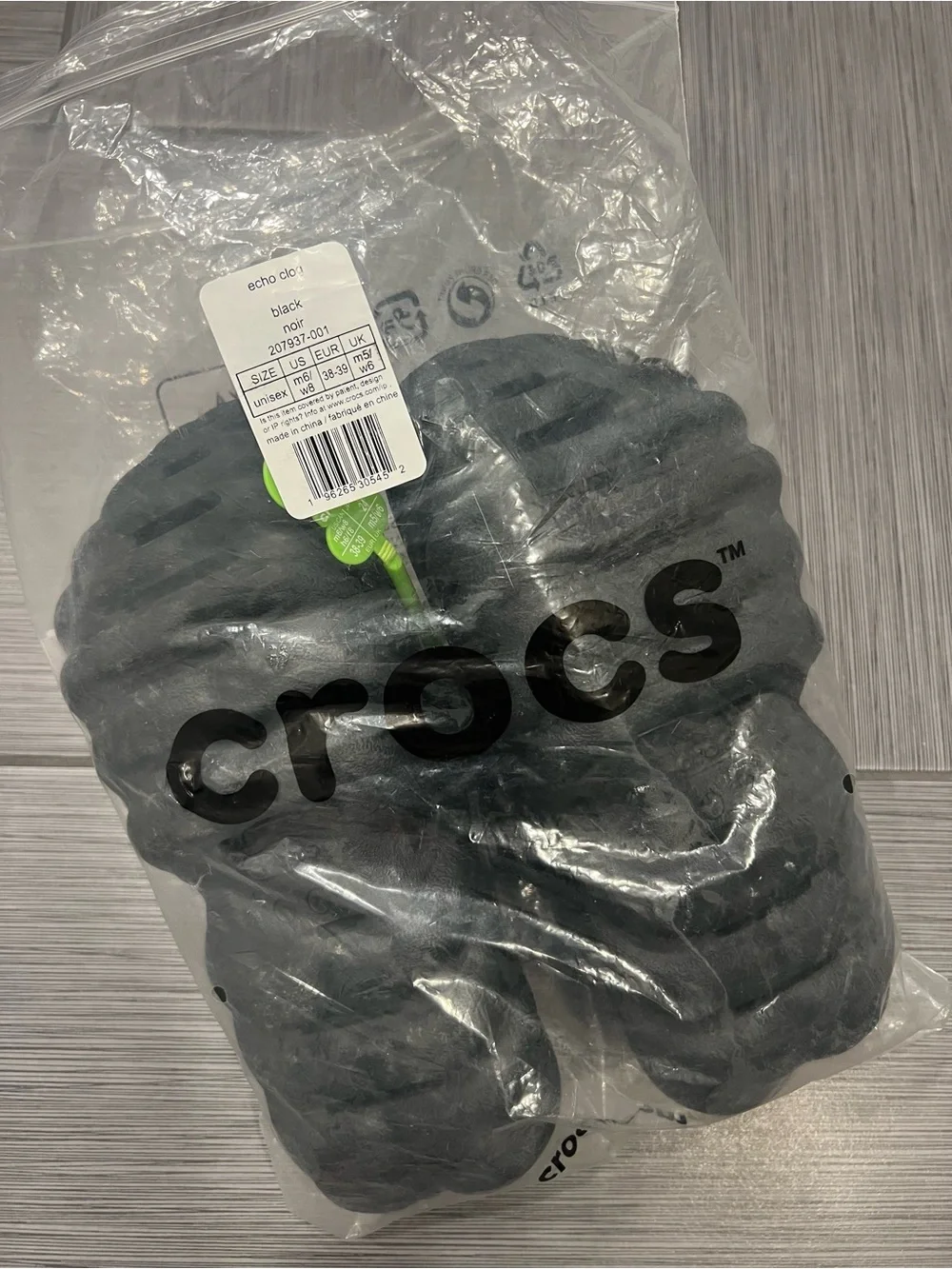 CROCS Men6/womens8 Black echo clog